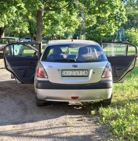 Сірий Кіа Ріо, об'ємом двигуна 1.4 л та пробігом 240 тис. км за 5500 $, фото 1 на Automoto.ua
