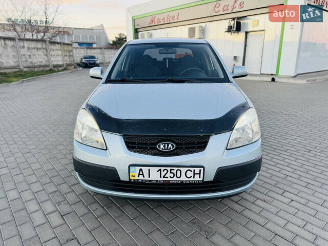 Серый Киа Рио, объемом двигателя 1.4 л и пробегом 190 тыс. км за 6200 $, фото 1 на Automoto.ua