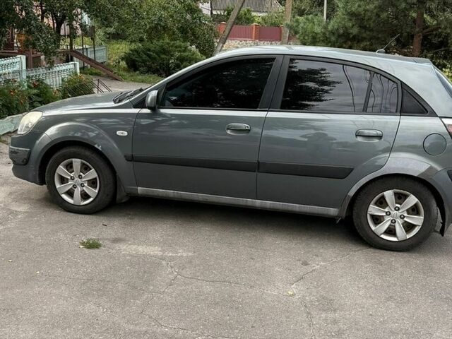 Сірий Кіа Ріо, об'ємом двигуна 1.4 л та пробігом 255 тис. км за 3900 $, фото 4 на Automoto.ua