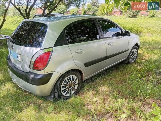 Серый Киа Рио, объемом двигателя 1.4 л и пробегом 220 тыс. км за 3699 $, фото 5 на Automoto.ua