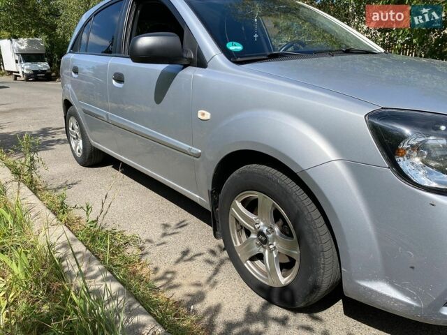 Серый Киа Рио, объемом двигателя 1.4 л и пробегом 223 тыс. км за 4250 $, фото 2 на Automoto.ua