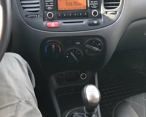 Киа Рио 2009 в Хмельницком на Automoto.ua Серый Киа Рио, объемом двигателя 1.4 л и пробегом 155 тыс. км за 5800 $, фото 15 на Automoto.ua