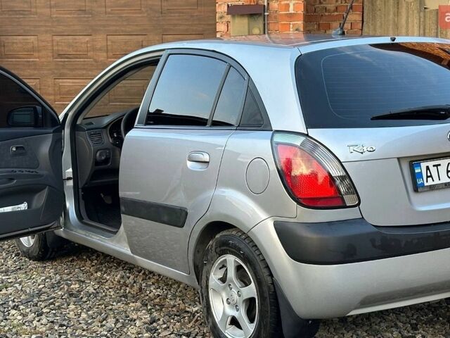 Серый Киа Рио, объемом двигателя 1.4 л и пробегом 136 тыс. км за 5200 $, фото 4 на Automoto.ua