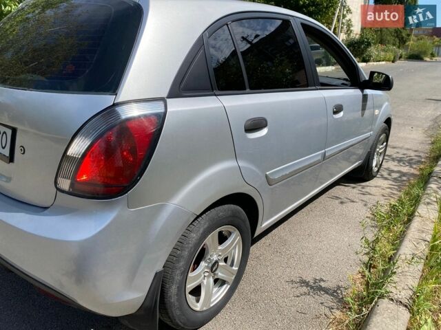 Серый Киа Рио, объемом двигателя 1.4 л и пробегом 223 тыс. км за 4250 $, фото 5 на Automoto.ua