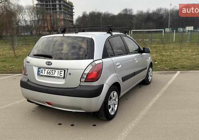 Серый Киа Рио, объемом двигателя 1.4 л и пробегом 131 тыс. км за 4650 $, фото 3 на Automoto.ua