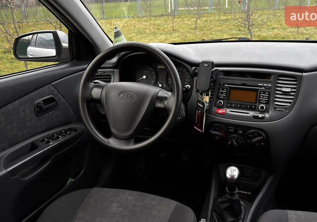 Серый Киа Рио, объемом двигателя 1.4 л и пробегом 131 тыс. км за 4650 $, фото 12 на Automoto.ua