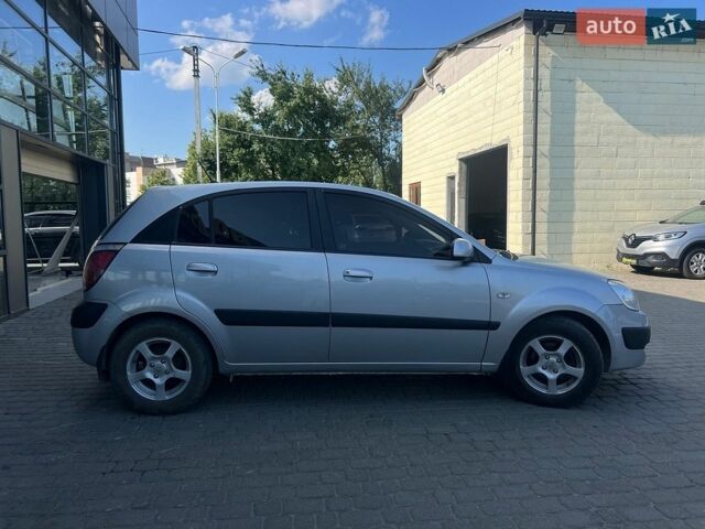 Сірий Кіа Ріо, об'ємом двигуна 1.4 л та пробігом 135 тис. км за 5800 $, фото 7 на Automoto.ua