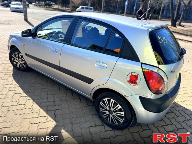 Серый Киа Рио, объемом двигателя 1.4 л и пробегом 196 тыс. км за 4450 $, фото 4 на Automoto.ua
