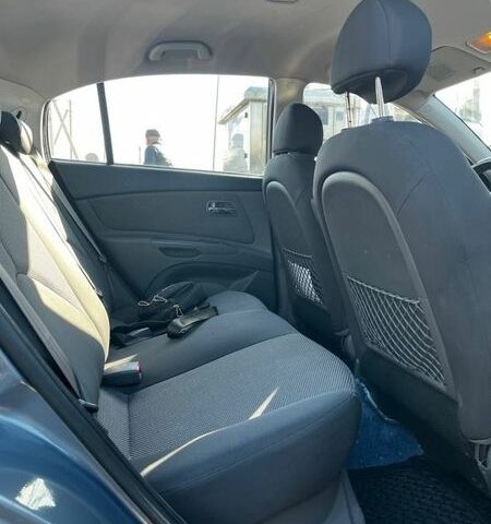 Серый Киа Рио, объемом двигателя 1.4 л и пробегом 221 тыс. км за 3500 $, фото 5 на Automoto.ua