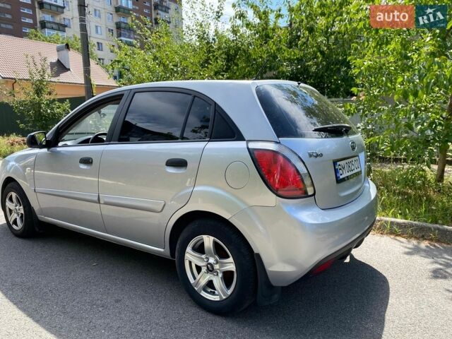 Серый Киа Рио, объемом двигателя 1.4 л и пробегом 223 тыс. км за 4250 $, фото 3 на Automoto.ua