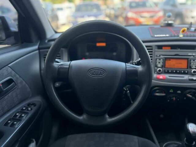 Серый Киа Рио, объемом двигателя 1.4 л и пробегом 135 тыс. км за 5778 $, фото 11 на Automoto.ua