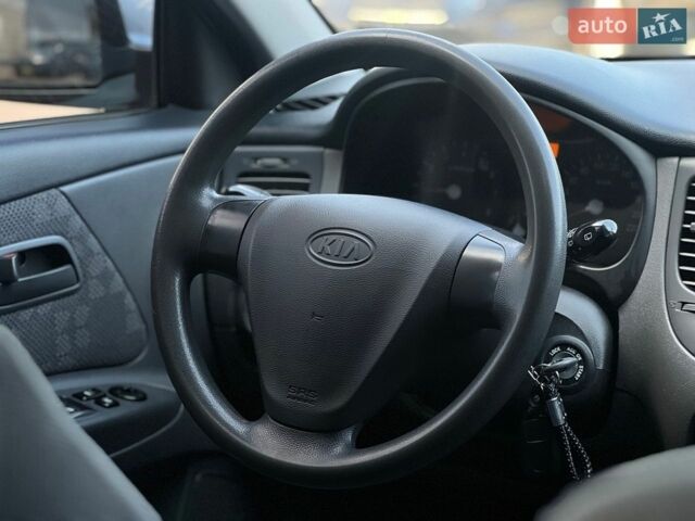 Сірий Кіа Ріо, об'ємом двигуна 1.4 л та пробігом 135 тис. км за 5800 $, фото 21 на Automoto.ua