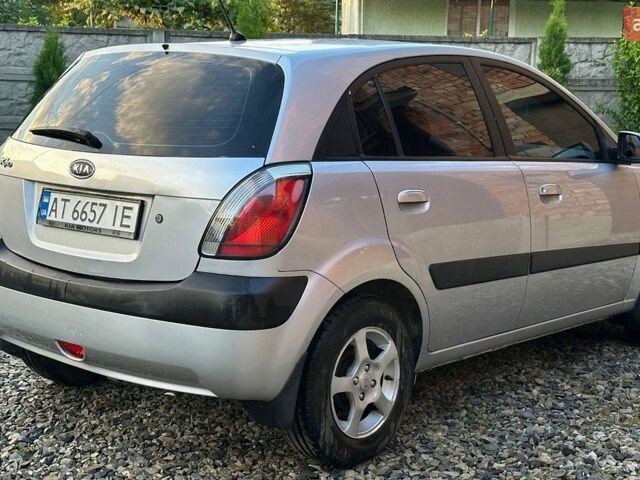 Серый Киа Рио, объемом двигателя 1.4 л и пробегом 136 тыс. км за 5200 $, фото 3 на Automoto.ua