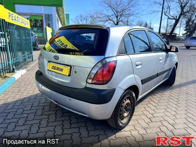 Серый Киа Рио, объемом двигателя 1.4 л и пробегом 196 тыс. км за 4450 $, фото 5 на Automoto.ua
