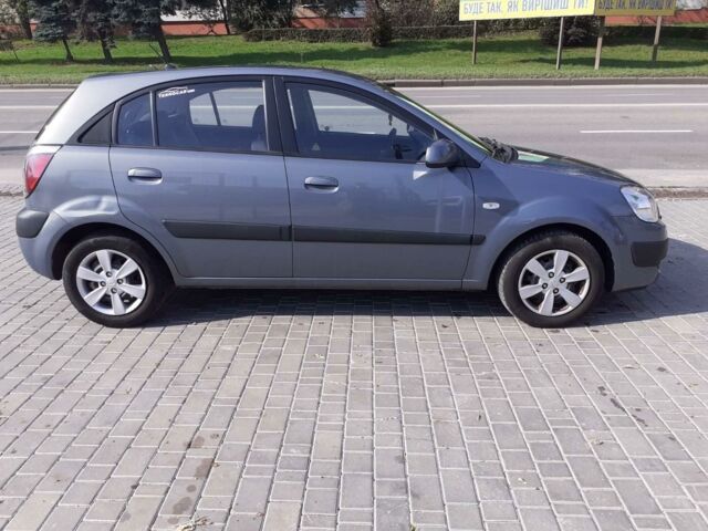 Серый Киа Рио, объемом двигателя 1.6 л и пробегом 209 тыс. км за 6490 $, фото 3 на Automoto.ua