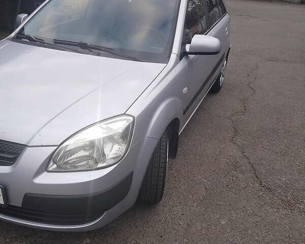 Сірий Кіа Ріо, об'ємом двигуна 1.5 л та пробігом 218 тис. км за 4200 $, фото 2 на Automoto.ua