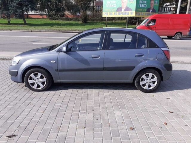 Серый Киа Рио, объемом двигателя 1.6 л и пробегом 209 тыс. км за 6490 $, фото 2 на Automoto.ua