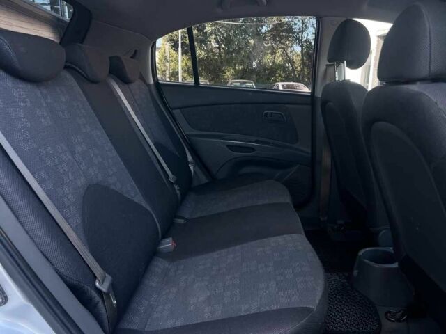 Серый Киа Рио, объемом двигателя 1.4 л и пробегом 135 тыс. км за 5778 $, фото 22 на Automoto.ua