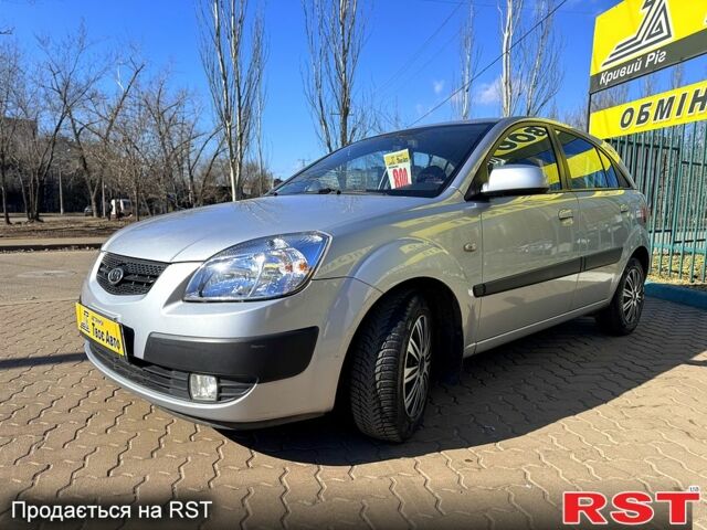 Серый Киа Рио, объемом двигателя 1.4 л и пробегом 196 тыс. км за 4450 $, фото 2 на Automoto.ua
