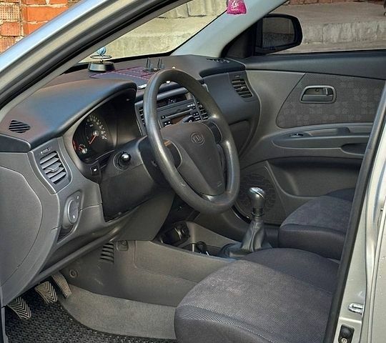 Серый Киа Рио, объемом двигателя 1.4 л и пробегом 136 тыс. км за 5200 $, фото 11 на Automoto.ua
