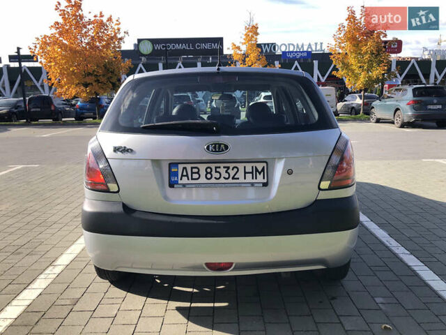 Киа Рио 2009 в Хмельницком на Automoto.ua Серый Киа Рио, объемом двигателя 1.4 л и пробегом 155 тыс. км за 5800 $, фото 4 на Automoto.ua