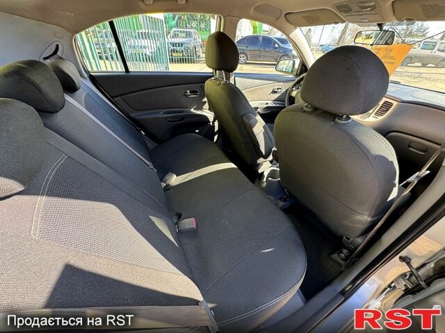 Серый Киа Рио, объемом двигателя 1.4 л и пробегом 196 тыс. км за 4450 $, фото 7 на Automoto.ua