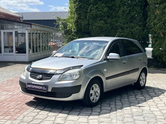 Серый Киа Рио, объемом двигателя 1.4 л и пробегом 174 тыс. км за 3999 $, фото 6 на Automoto.ua