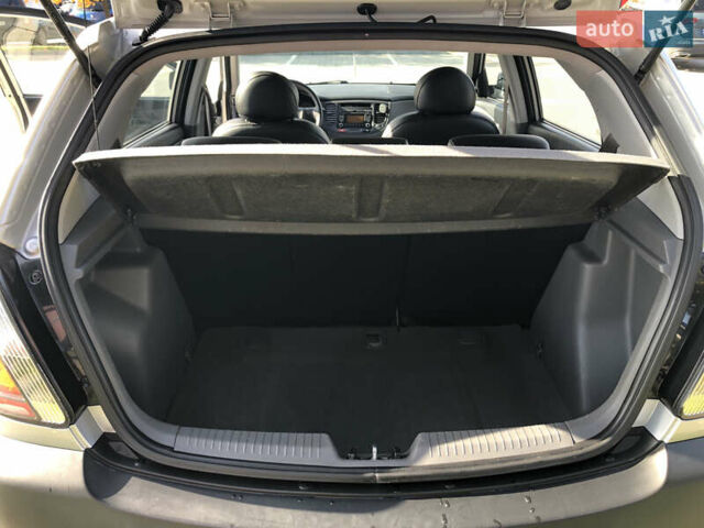 Киа Рио 2009 в Хмельницком на Automoto.ua Серый Киа Рио, объемом двигателя 1.4 л и пробегом 155 тыс. км за 5800 $, фото 12 на Automoto.ua