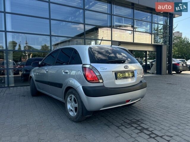 Сірий Кіа Ріо, об'ємом двигуна 1.4 л та пробігом 135 тис. км за 5800 $, фото 4 на Automoto.ua
