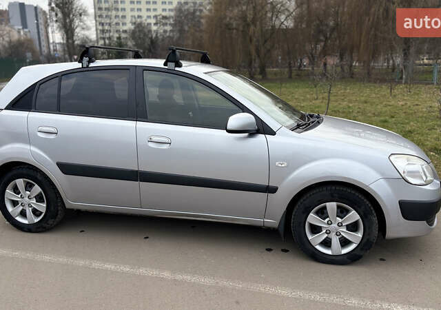 Серый Киа Рио, объемом двигателя 1.4 л и пробегом 131 тыс. км за 4650 $, фото 1 на Automoto.ua
