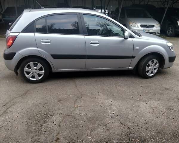 Сірий Кіа Ріо, об'ємом двигуна 1.5 л та пробігом 218 тис. км за 4200 $, фото 4 на Automoto.ua