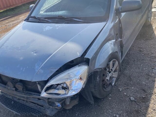 Серый Киа Рио, объемом двигателя 1.4 л и пробегом 200 тыс. км за 2200 $, фото 3 на Automoto.ua