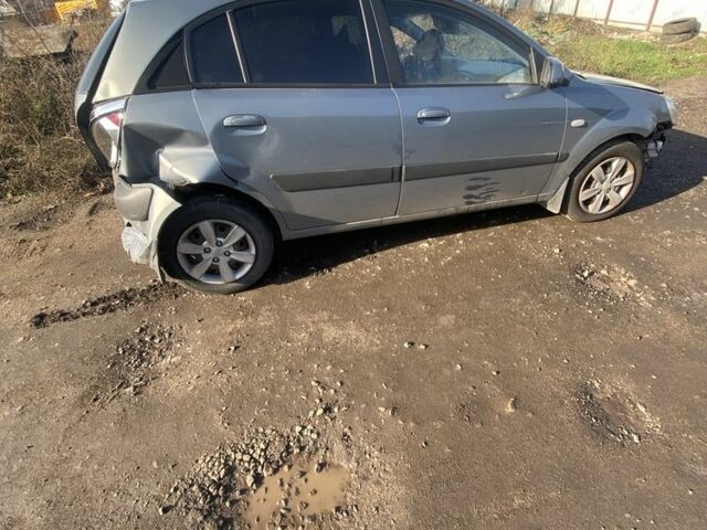 Серый Киа Рио, объемом двигателя 1.4 л и пробегом 200 тыс. км за 2200 $, фото 1 на Automoto.ua