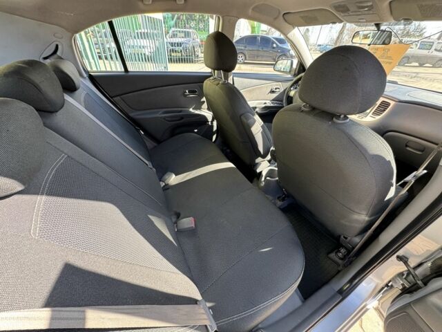 Серый Киа Рио, объемом двигателя 1.4 л и пробегом 196 тыс. км за 4450 $, фото 10 на Automoto.ua