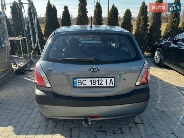 Серый Киа Рио, объемом двигателя 1.4 л и пробегом 221 тыс. км за 3500 $, фото 4 на Automoto.ua