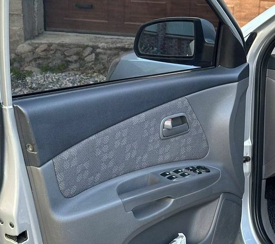 Серый Киа Рио, объемом двигателя 1.4 л и пробегом 136 тыс. км за 5200 $, фото 12 на Automoto.ua
