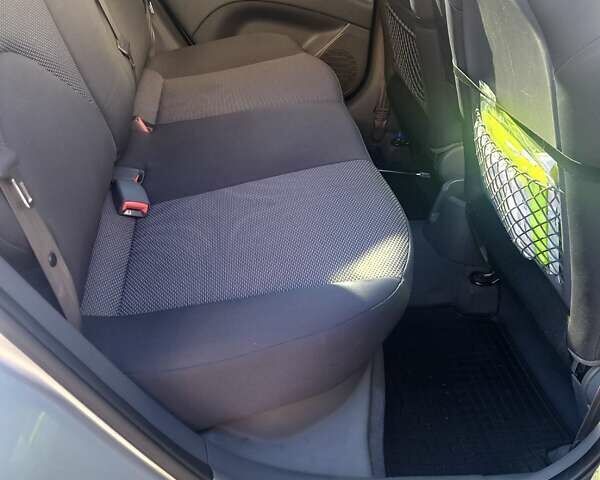 Сірий Кіа Ріо, об'ємом двигуна 1.5 л та пробігом 218 тис. км за 4200 $, фото 8 на Automoto.ua