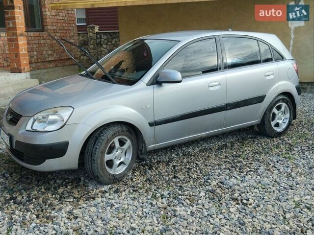 Серый Киа Рио, объемом двигателя 1.4 л и пробегом 135 тыс. км за 4500 $, фото 3 на Automoto.ua