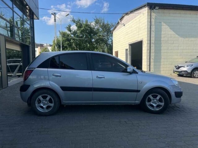 Серый Киа Рио, объемом двигателя 1.4 л и пробегом 135 тыс. км за 5778 $, фото 7 на Automoto.ua