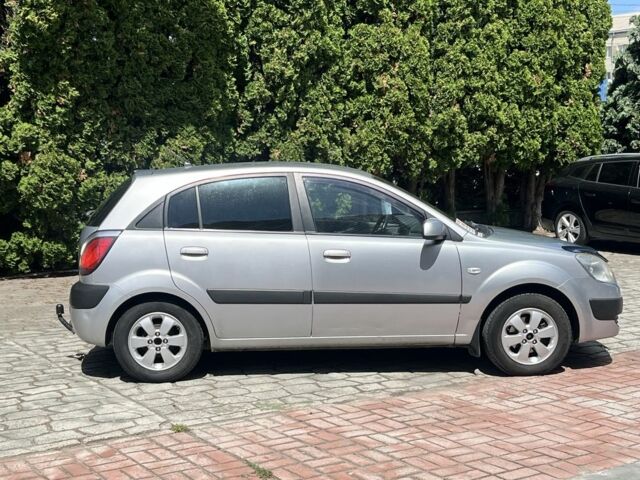 Серый Киа Рио, объемом двигателя 1.4 л и пробегом 174 тыс. км за 3999 $, фото 2 на Automoto.ua