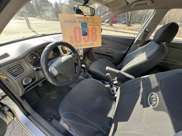 Серый Киа Рио, объемом двигателя 1.4 л и пробегом 196 тыс. км за 4450 $, фото 8 на Automoto.ua