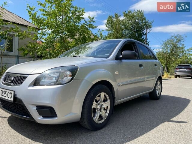 Серый Киа Рио, объемом двигателя 1.4 л и пробегом 223 тыс. км за 4250 $, фото 1 на Automoto.ua