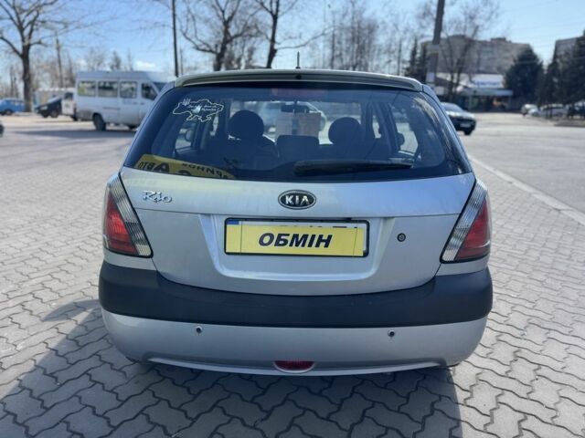 Серый Киа Рио, объемом двигателя 1.4 л и пробегом 196 тыс. км за 4450 $, фото 5 на Automoto.ua