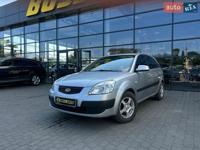 Сірий Кіа Ріо, об'ємом двигуна 1.4 л та пробігом 135 тис. км за 5800 $, фото 2 на Automoto.ua