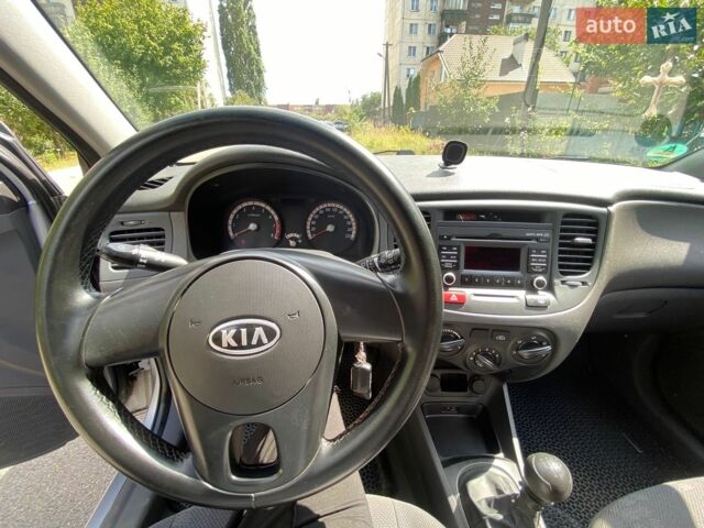 Серый Киа Рио, объемом двигателя 1.4 л и пробегом 223 тыс. км за 4250 $, фото 10 на Automoto.ua