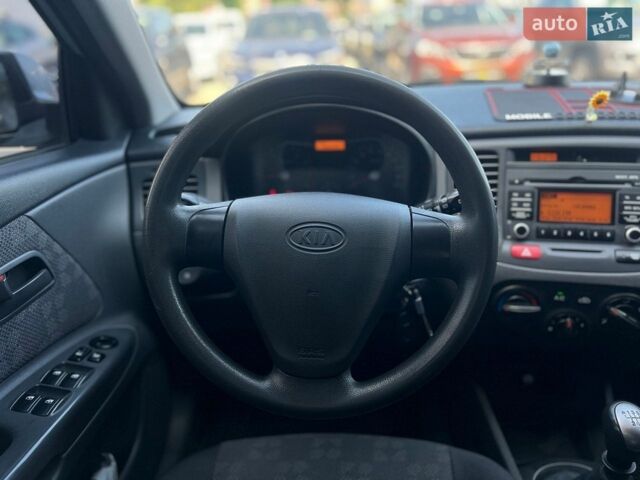Сірий Кіа Ріо, об'ємом двигуна 1.4 л та пробігом 135 тис. км за 5800 $, фото 11 на Automoto.ua