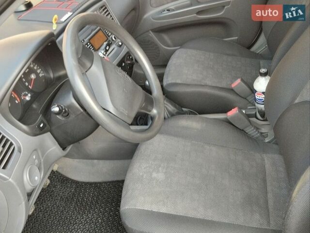 Серый Киа Рио, объемом двигателя 1.4 л и пробегом 135 тыс. км за 4500 $, фото 5 на Automoto.ua