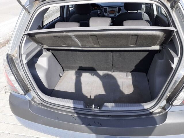 Серый Киа Рио, объемом двигателя 1.6 л и пробегом 209 тыс. км за 6490 $, фото 7 на Automoto.ua