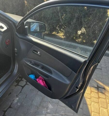 Серый Киа Рио, объемом двигателя 1.4 л и пробегом 221 тыс. км за 3500 $, фото 8 на Automoto.ua