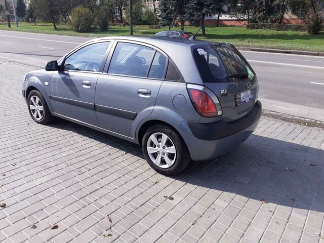 Серый Киа Рио, объемом двигателя 1.6 л и пробегом 209 тыс. км за 6490 $, фото 4 на Automoto.ua